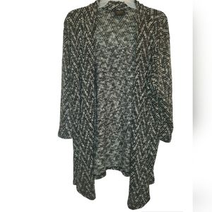 Covered  Perfectly Women’s Black and white Sweater Plus Size 1x Handkerchief